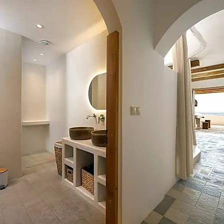 Euphoria And Hotel Andimakhia