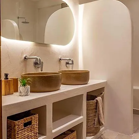 Euphoria And Hotel Andimakhia